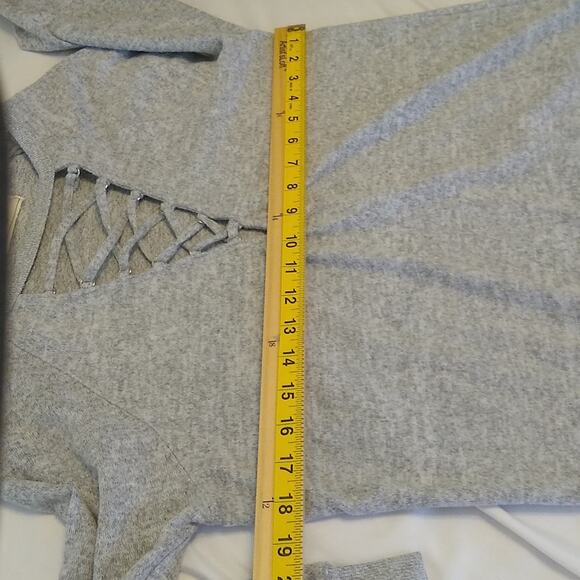 No comment women's size large grey blouse. Warm and Cozy - Picture 6 of 8